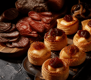 Albarrac&iacute;n Cheese and Fig Jam Vol-au-vents
